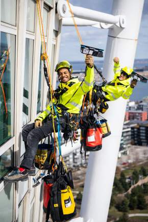 Window cleaning Rope access Sweden Use only with Petzl logo and 2023 Petzl Distribution Vuedici org VYN AB Turning Torso 1 1549 24 HD AL